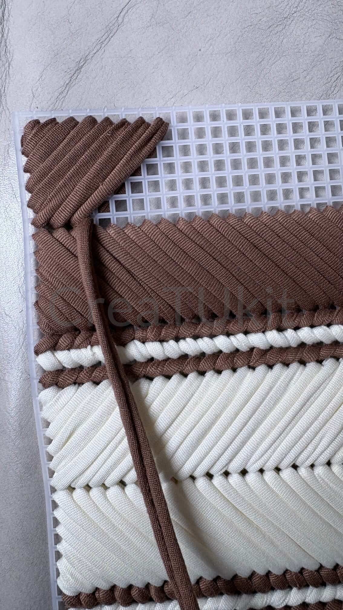 Bolsos de trapillo en malla plastica